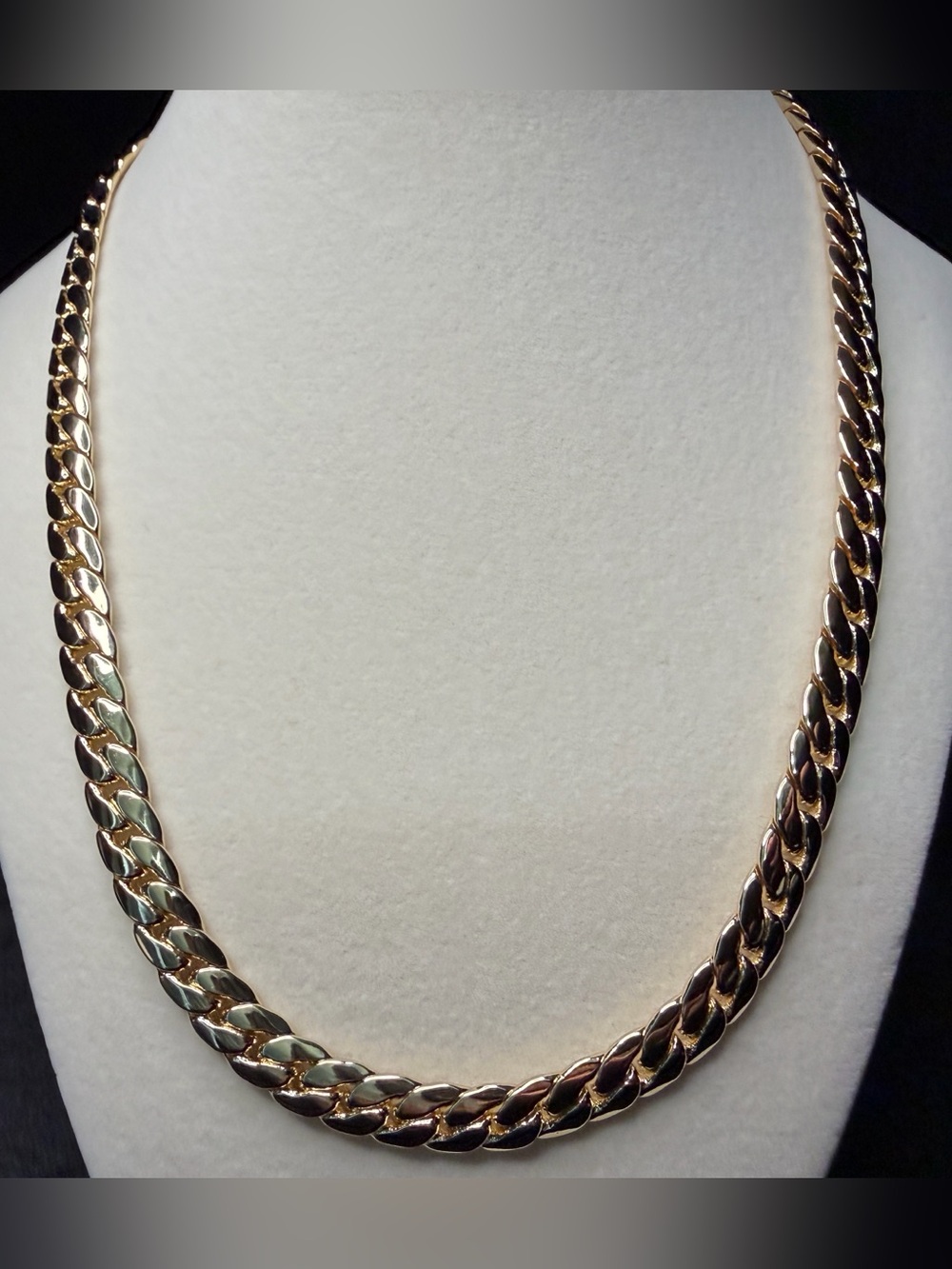 Miami Cuban 20in 8.5MM 14K Gold Premium Finish w/Lobster Clasp Brand New.